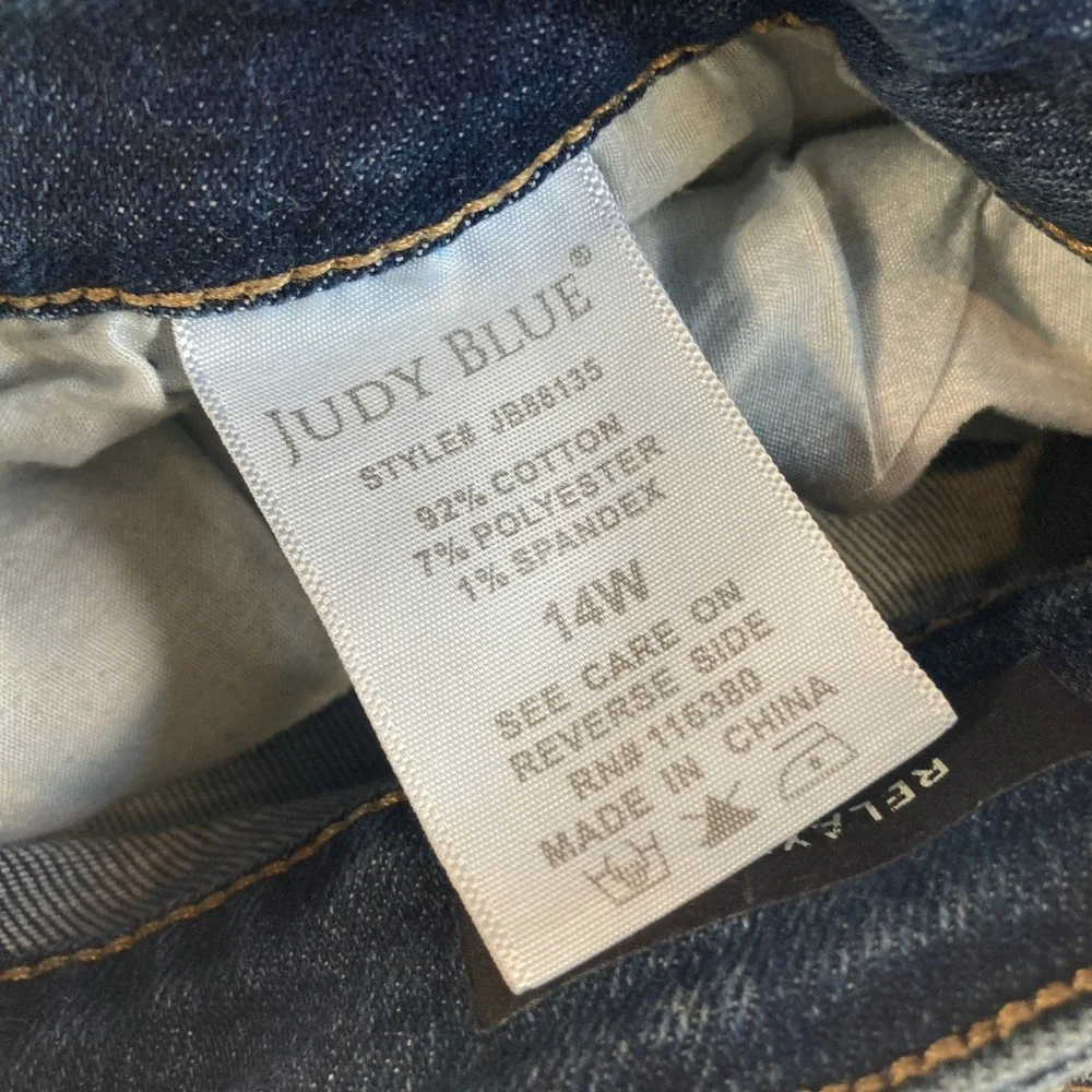 Judy Blue 14W Relaxed Fit Distressed Skinny Jeans Medium Wash Raw Hem 25
